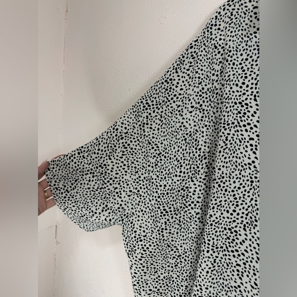 Easel Leopard Animal Print Button Down Front Oversized Shirt Women’s Size Large - Picture 5 of 13